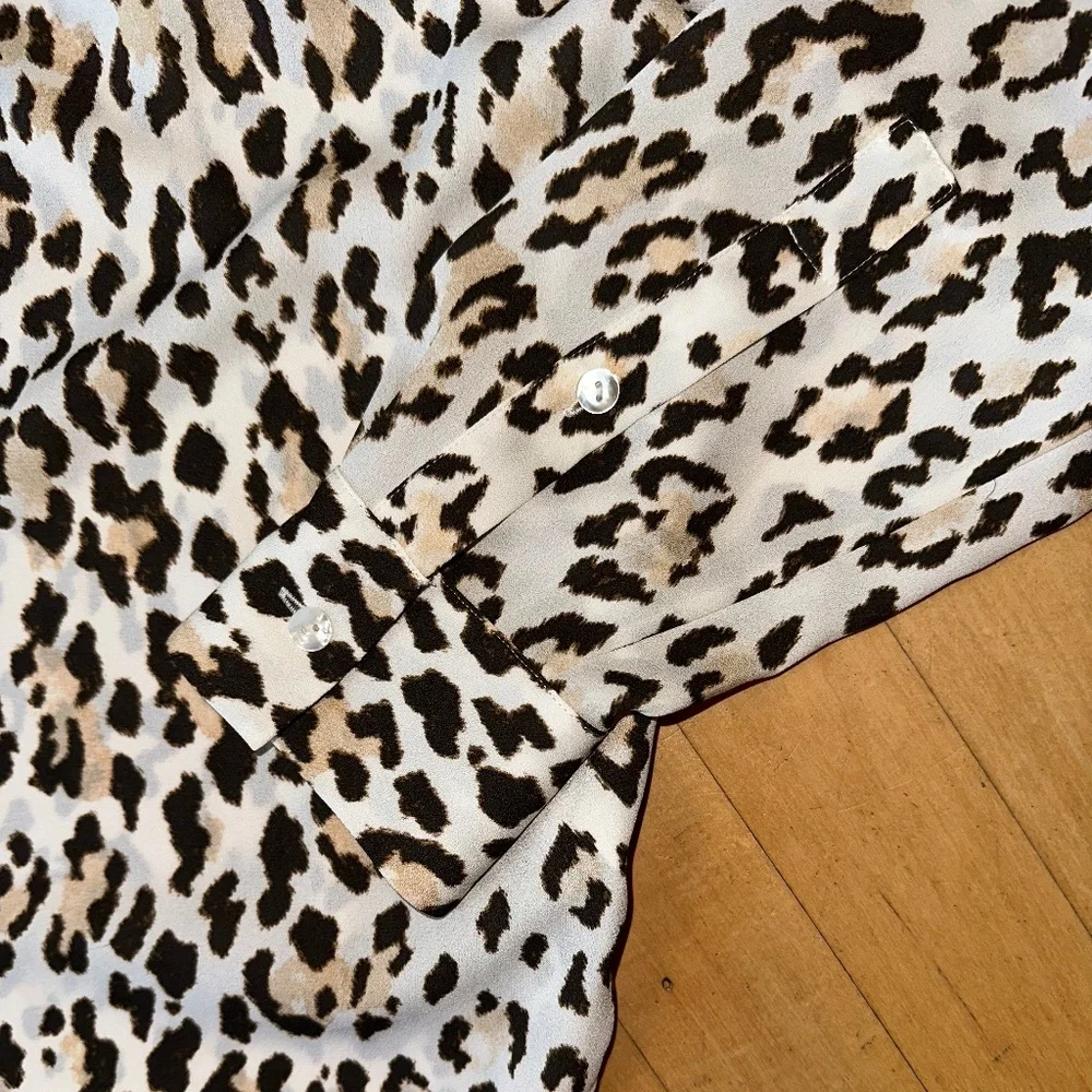 Theory animal print button shirt, P,   GD1144 - Picture 4 of 5